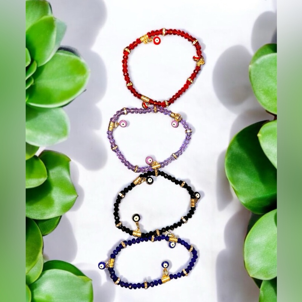 NWOT 1 EVIL EYE STRETCHY BRACELET